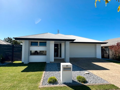 29 Koolivoo Parade, BOYNE ISLAND QLD 4680