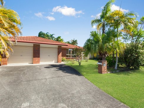 29 Lakeridge Drive, VARSITY LAKES QLD 4227