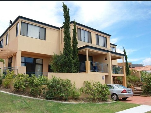 2/9 Magenta Drive, VARSITY LAKES QLD 4227