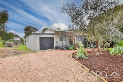 29 Pitman Ave, BURONGA NSW 2739