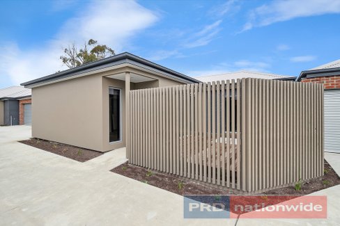 2/9 Spencer Street, SEBASTOPOL VIC 3356
