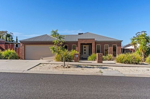 29 St George Park Drive, KANGAROO FLAT VIC 3555