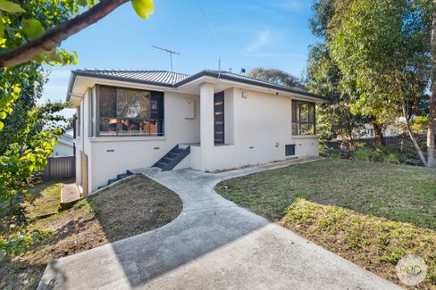 29 Young Street, GOLDEN POINT VIC 3350