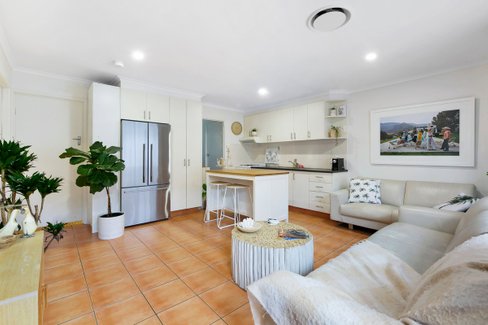 2/91 Nobby Parade, Miami QLD 4220