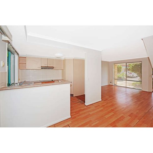 2/92-96 Greenway Drive, BANORA POINT NSW 2486