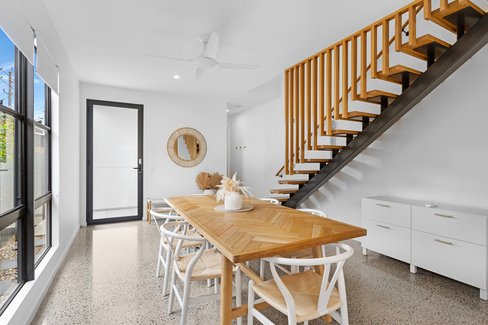 2/99 Nobby Parade, MIAMI QLD 4220