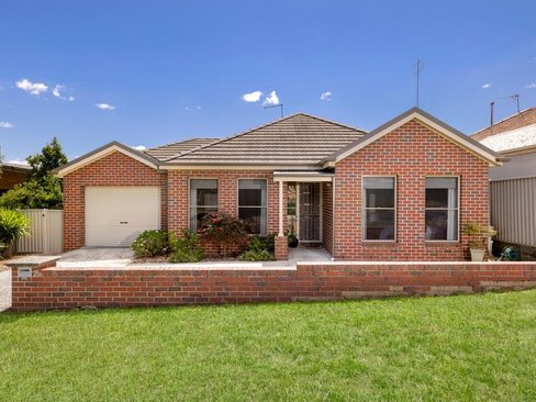 2A Dunrobin Court Ballarat North 3350