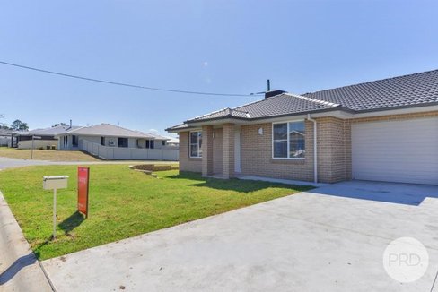 2a Lily Close, KOOTINGAL NSW 2352