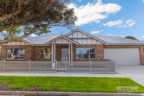 2A Lloyd Street, Belmont