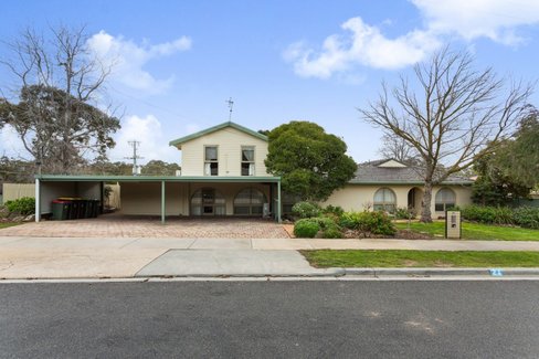 2a Rosemary Avenue, STRATHDALE VIC 3550