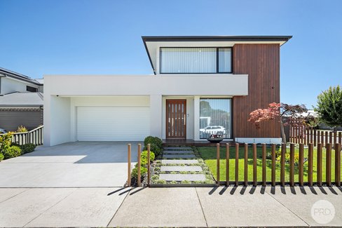 3 Cinnamon Drive, LAKE GARDENS VIC 3355