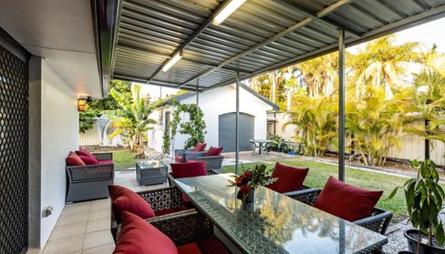 3 Collins Crescent, BENOWA QLD 4217