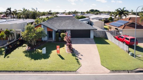 3 Companion Way, BUCASIA QLD 4750