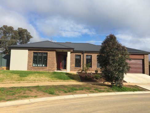 3 Courage Court, STRATHFIELDSAYE VIC 3551