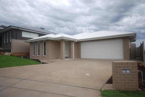 3 Darcy Drive, BOOROOMA NSW 2650