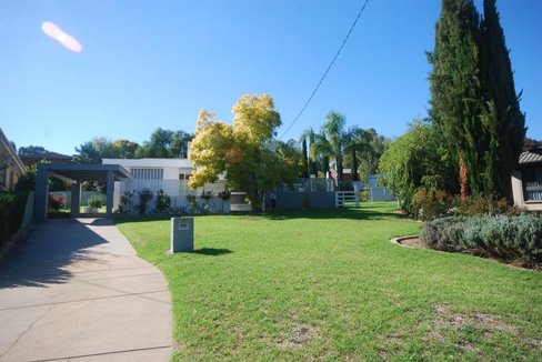 3 Falcon Place, KOORINGAL NSW 2650