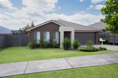 3 Finch Crescent, ABERGLASSLYN NSW 2320