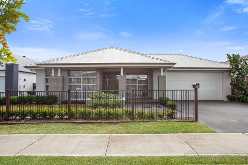 3 Grand Parade, RUTHERFORD NSW 2320