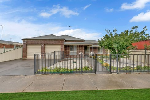 3 Hipwell Court Lovely Banks 3213