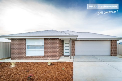 3 Hughes Court, LLOYD NSW 2650