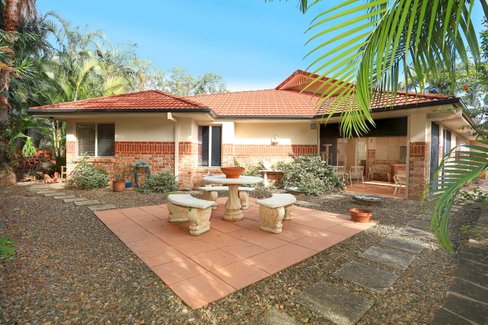 3 Kawana Crescent, ASHMORE QLD 4214