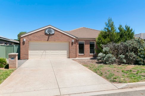 3 Keating Court, MINERS REST VIC 3352