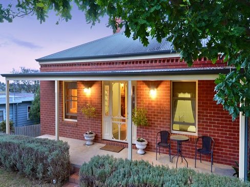 3 Mawarra Court Highton 3216