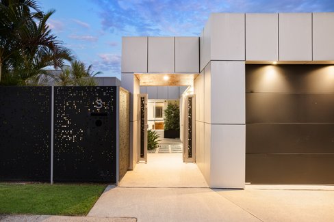 3 Melbourne Road, ARUNDEL QLD 4214