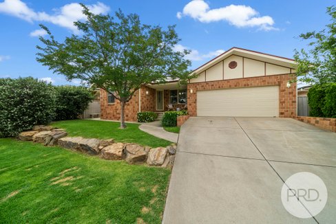 3 Nethereby Place, BOURKELANDS NSW 2650