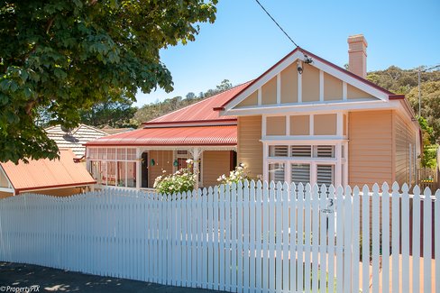 3 Oldham Avenue, NEW TOWN TAS 7008