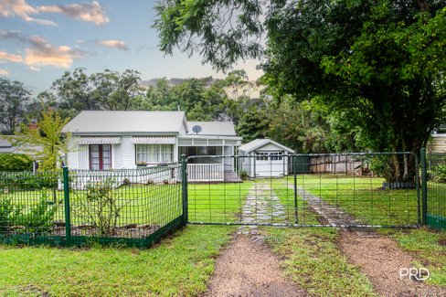 3 Paterson Rd, Springwood NSW 2777