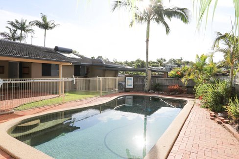 3 Pinaroo Crescent, ASHMORE QLD 4214