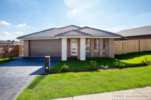 3 Plover Circuit, ABERGLASSLYN NSW 2320