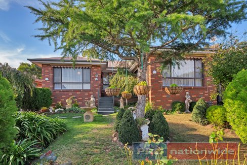 3 Raymond Crescent, BROWN HILL VIC 3350