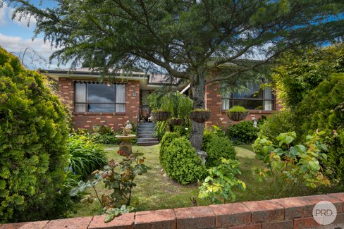 3 Raymond Crescent, BROWN HILL VIC 3350
