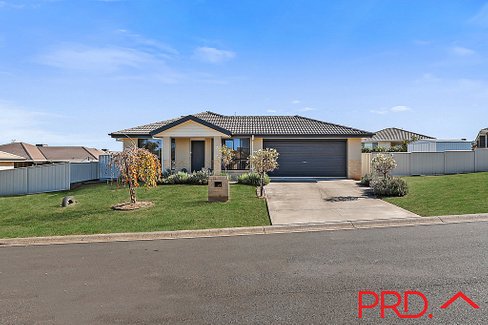 3 Red Cedar Cove, TAMWORTH NSW 2340
