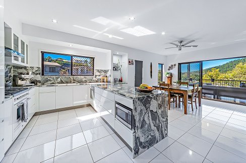 3 Scenic Ridge Drive, CANNONVALE QLD 4802