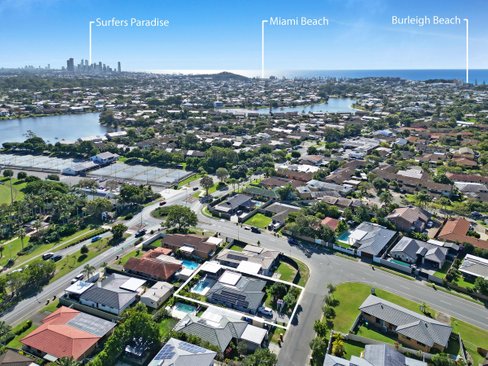 3 Shearwater Street, Burleigh Waters QLD 4220