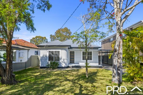 3 Singleton Avenue, EAST HILLS NSW 2213