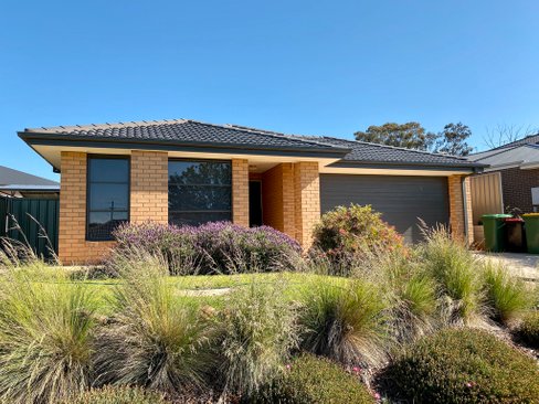 3 Smiggins Drive, THURGOONA NSW 2640
