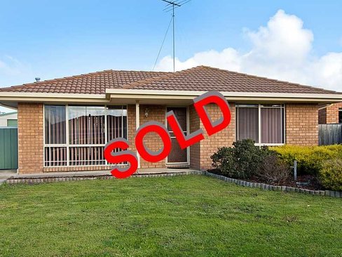 3 Stefania Mews Whittington 3219