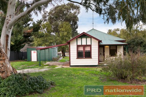 3 Surrey Street, LINTON VIC 3360