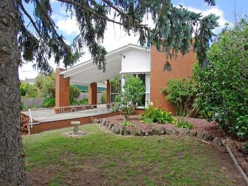 3 Tanner Court Breakwater 3219
