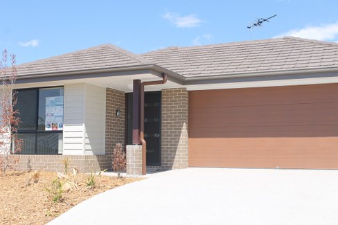 3 Wabby Street, BOYNE ISLAND QLD 4680