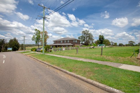 3 Windermere Road, LOCHINVAR NSW 2321