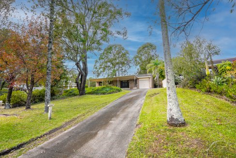 3 Yelta Place, ASHMORE QLD 4214