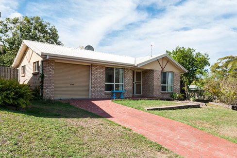 30 Carinya Drive, CLINTON QLD 4680