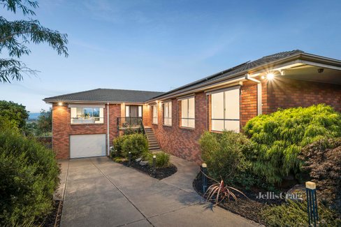 30 Crown Point Ridge Chirnside Park 3116