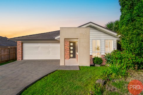 30 Finch Crescent, ABERGLASSLYN NSW 2320