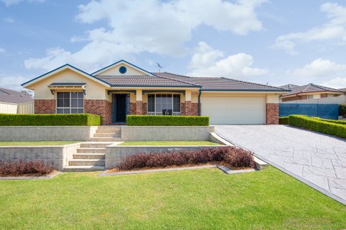 30 Honeyoak Drive, ABERGLASSLYN NSW 2320